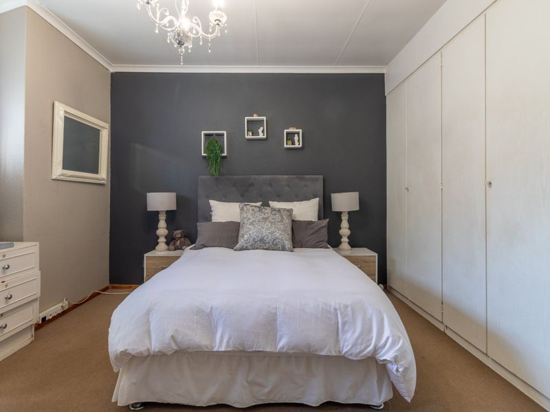 SERIOUS SELLER - PET FRIENDLY 3 BEDS DUPLEX - Photo 8