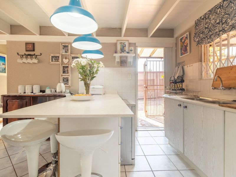 SERIOUS SELLER - PET FRIENDLY 3 BEDS DUPLEX - Photo 7