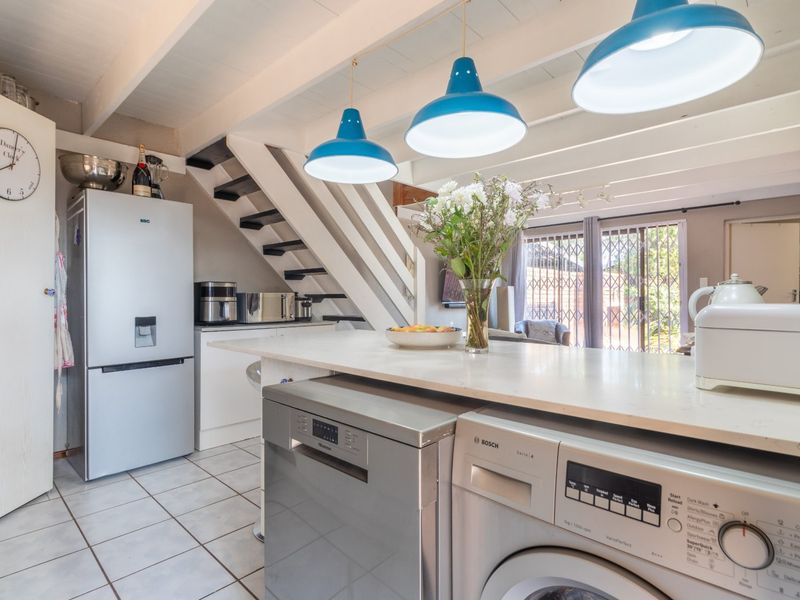 SERIOUS SELLER - PET FRIENDLY 3 BEDS DUPLEX - Photo 6