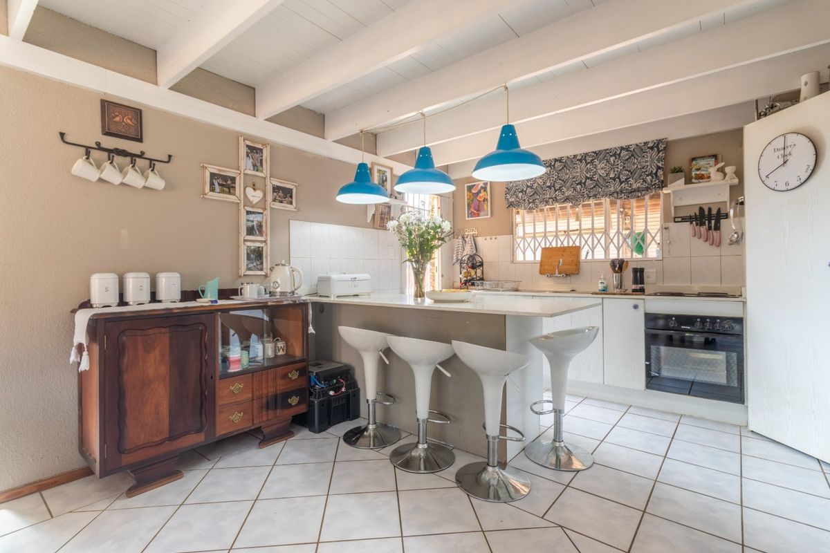 SERIOUS SELLER - PET FRIENDLY 3 BEDS DUPLEX - Photo 5