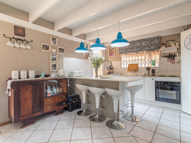 SERIOUS SELLER - PET FRIENDLY 3 BEDS DUPLEX - Photo 5