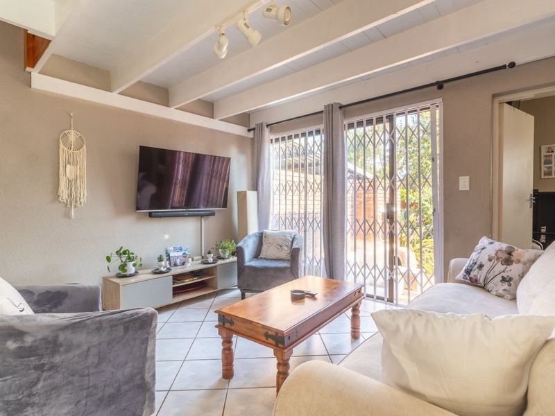 SERIOUS SELLER - PET FRIENDLY 3 BEDS DUPLEX - Photo 3