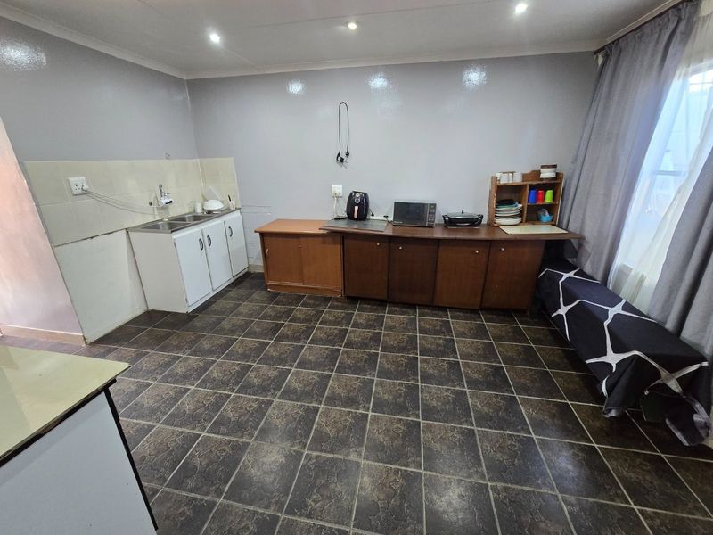 Two bedroom starter home with nutec - Photo 3