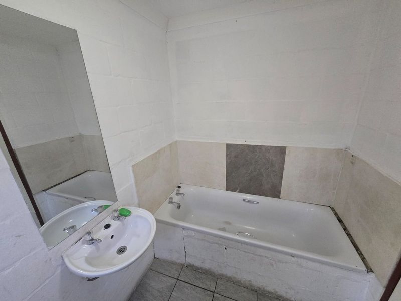 Two bedroom starter home with nutec - Photo 8