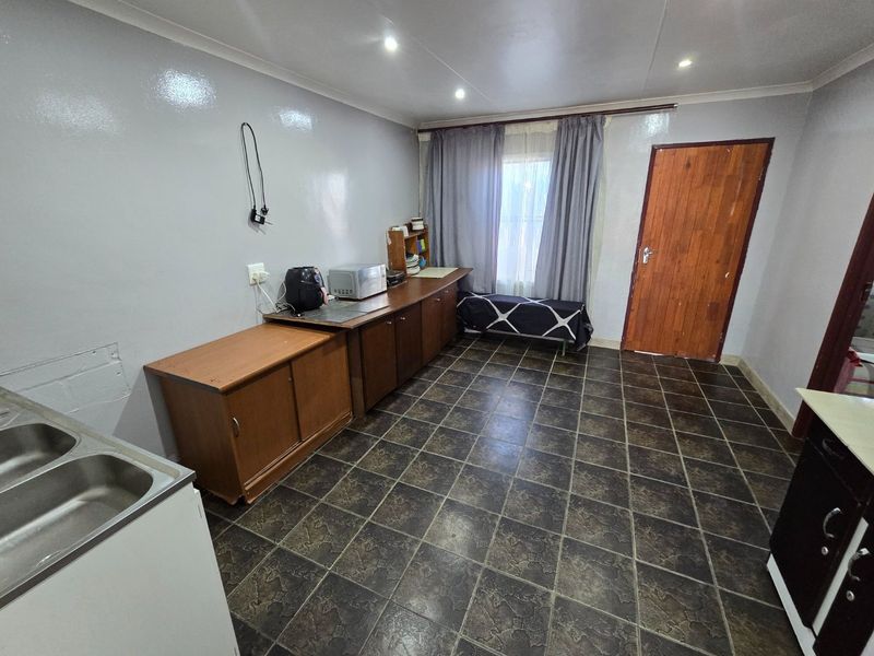 Two bedroom starter home with nutec - Photo 4