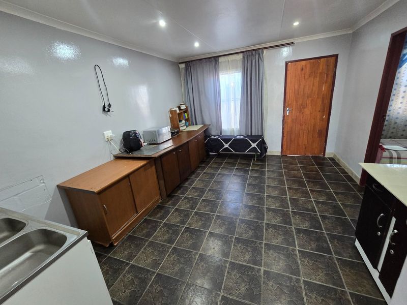 Two bedroom starter home with nutec - Photo 2