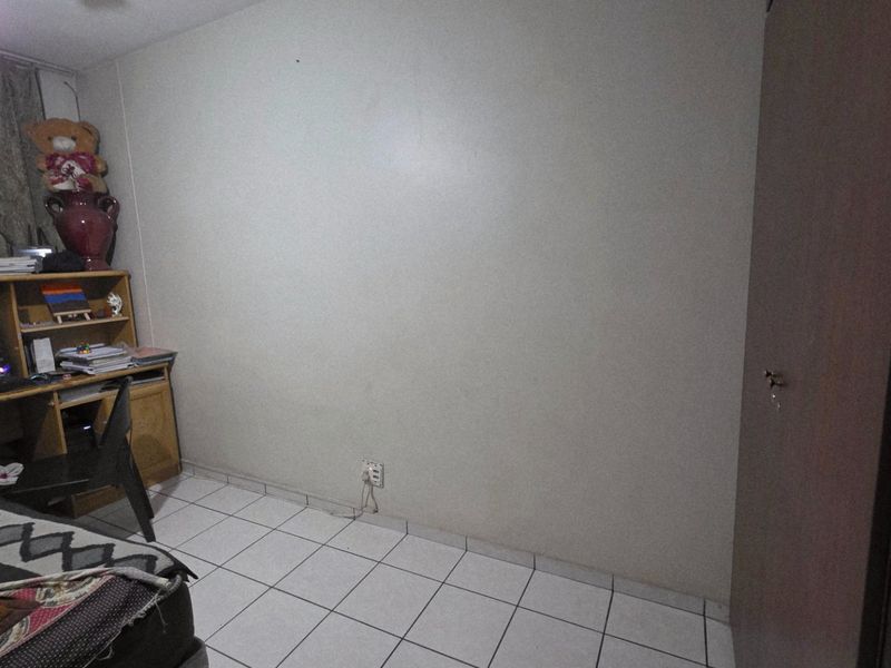 Spacious 2.5 Bedroom Apartment for Sale in Laudium - Photo 10