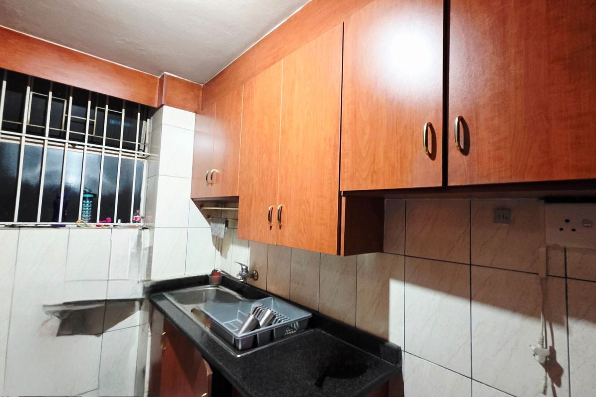 Spacious 2.5 Bedroom Apartment for Sale in Laudium - Photo 5