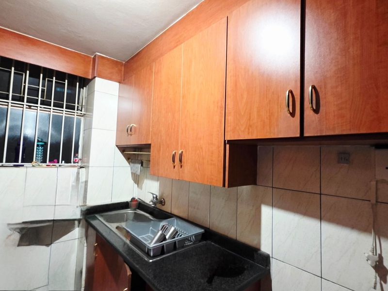Spacious 2.5 Bedroom Apartment for Sale in Laudium - Photo 5