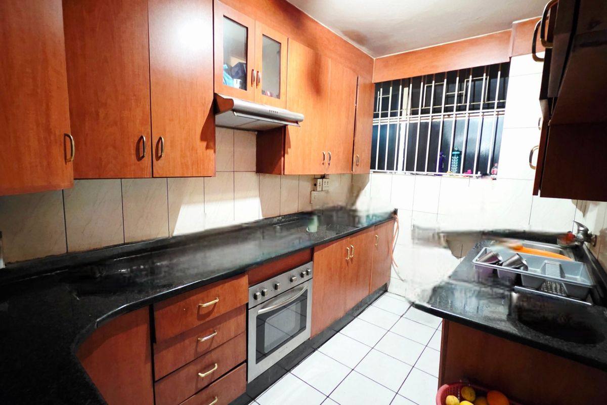 Spacious 2.5 Bedroom Apartment for Sale in Laudium - Photo 4