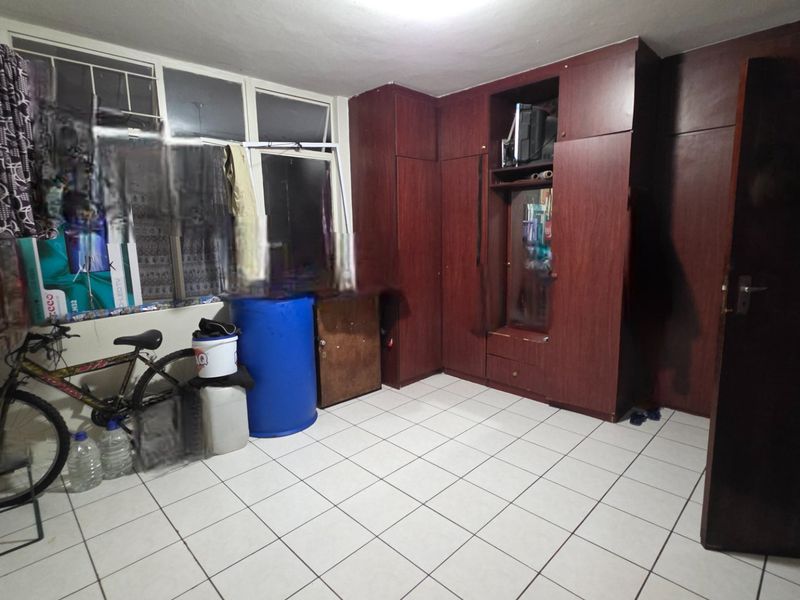 Spacious 2.5 Bedroom Apartment for Sale in Laudium - Photo 6