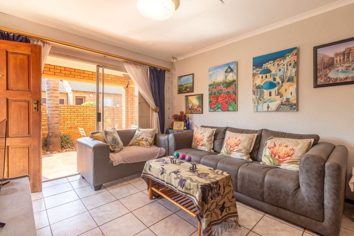 New Listing - 3Beds 2 Baths Simplex - Photo 4