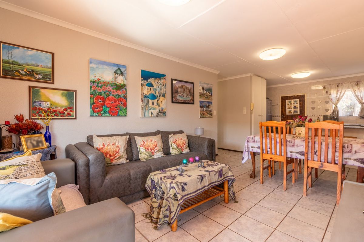 New Listing - 3Beds 2 Baths Simplex - Photo 3