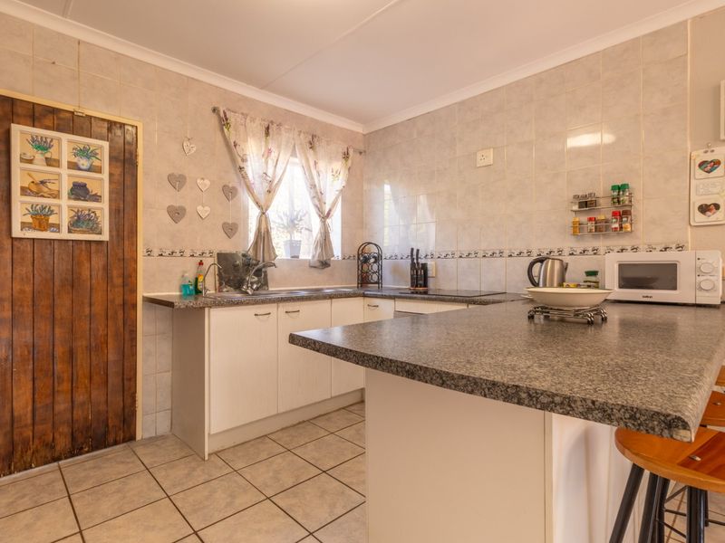 New Listing - 3Beds 2 Baths Simplex - Photo 9