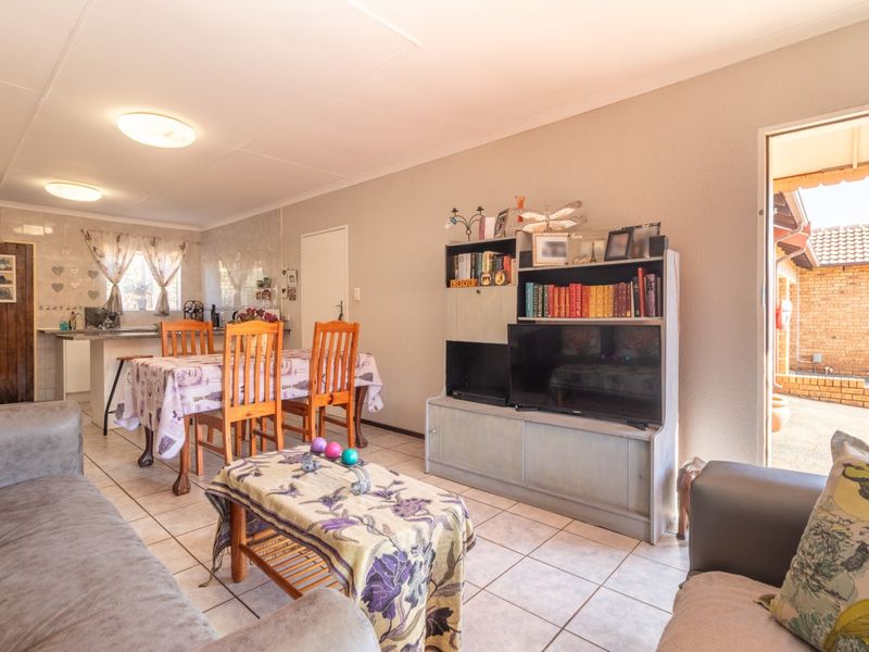 New Listing - 3Beds 2 Baths Simplex - Photo 6