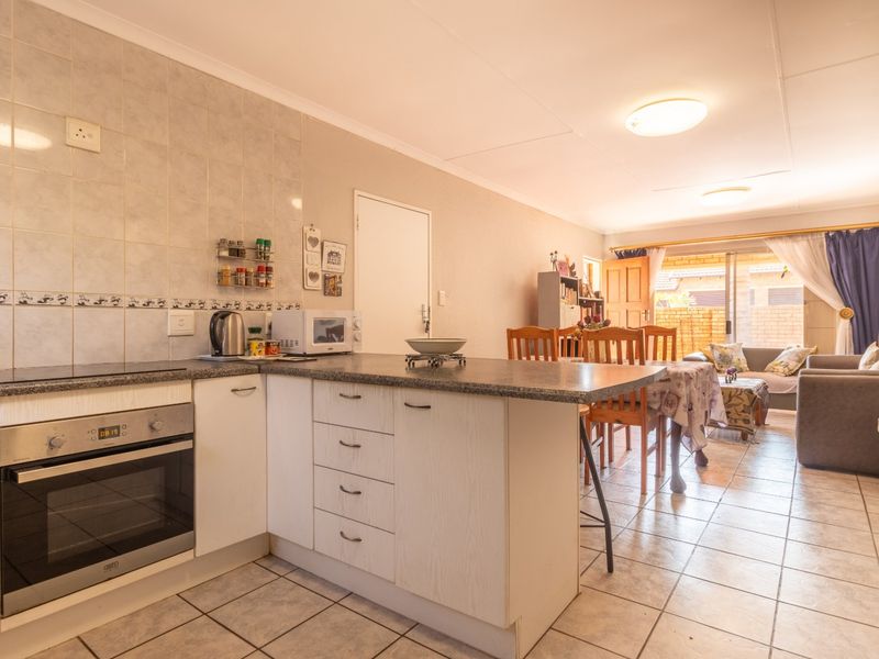 New Listing - 3Beds 2 Baths Simplex - Photo 8