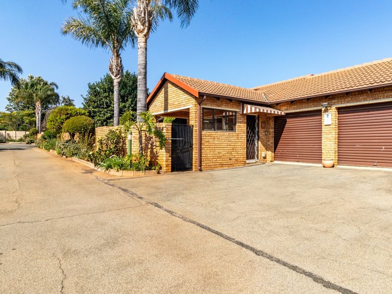 New Listing - 3Beds 2 Baths Simplex - Photo 2