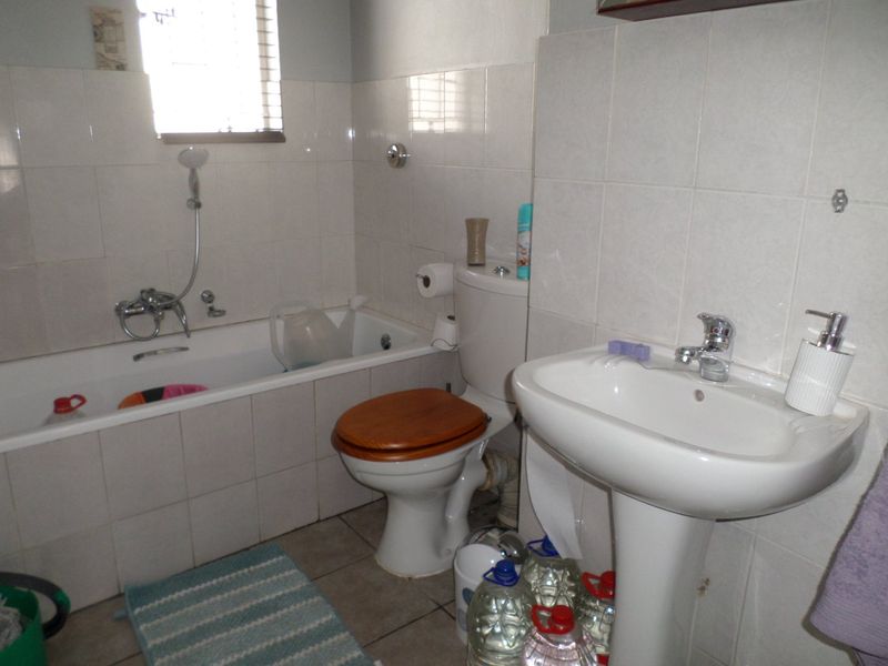 Lock Up and Go in Secure complex - Photo 6