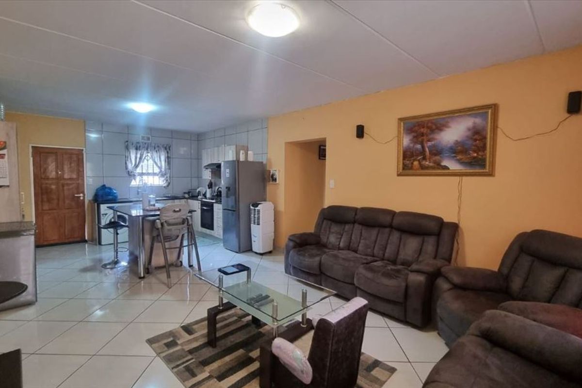 Cozy and Functional Family Home - Photo 2