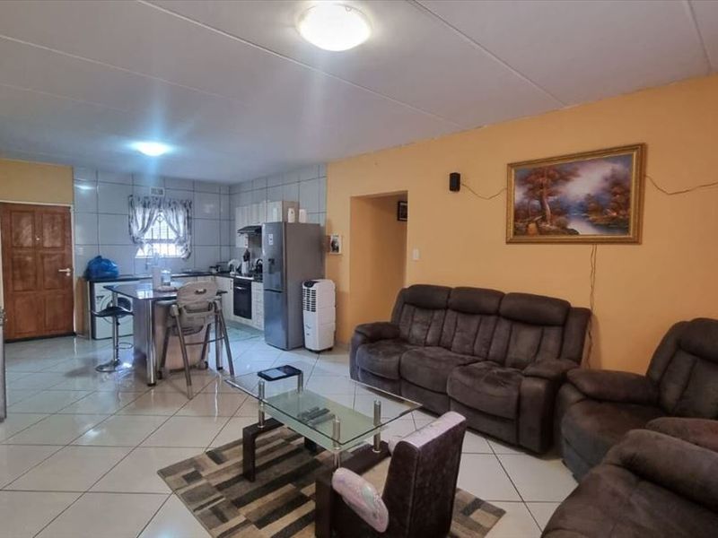 Cozy and Functional Family Home - Photo 2