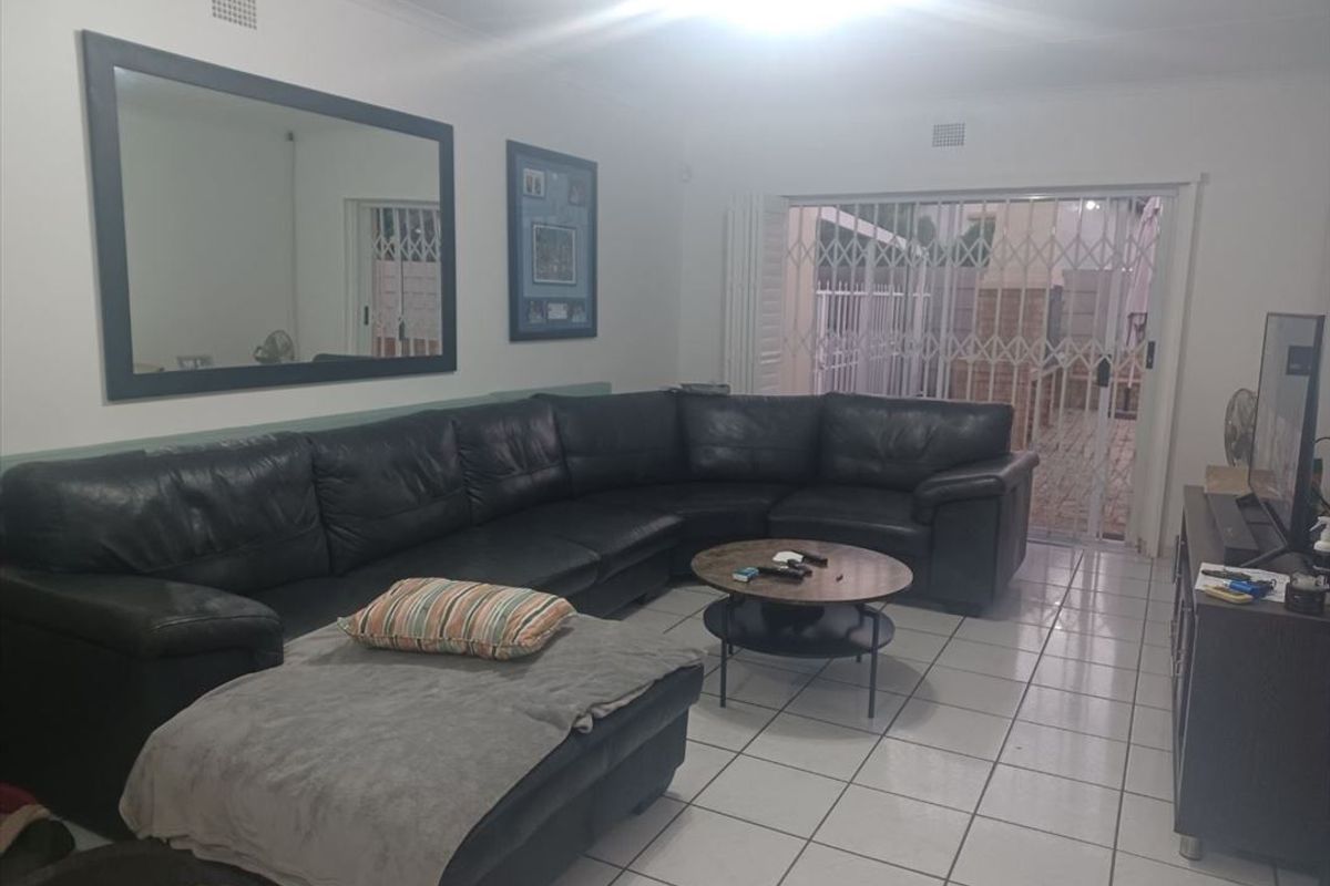 Comfortable Family Home with Excellent Parking - Photo 3