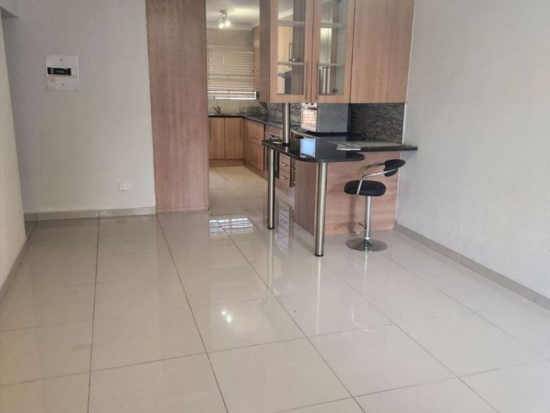 Charming Family Home with Ample Living Space - Photo 2