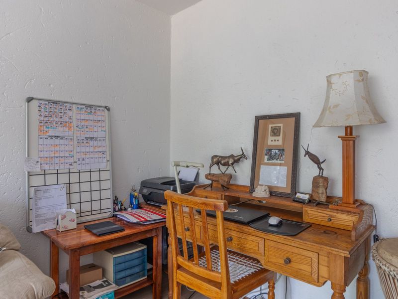 Serious Seller - 1 Bed 1 Bath Upstairs Apartment LOCATION LOCATION - Photo 5
