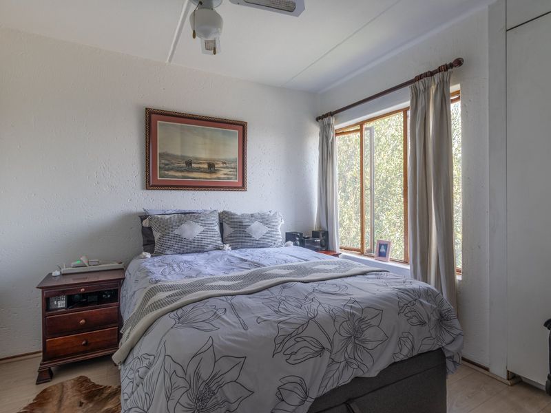 Serious Seller - 1 Bed 1 Bath Upstairs Apartment LOCATION LOCATION - Photo 9