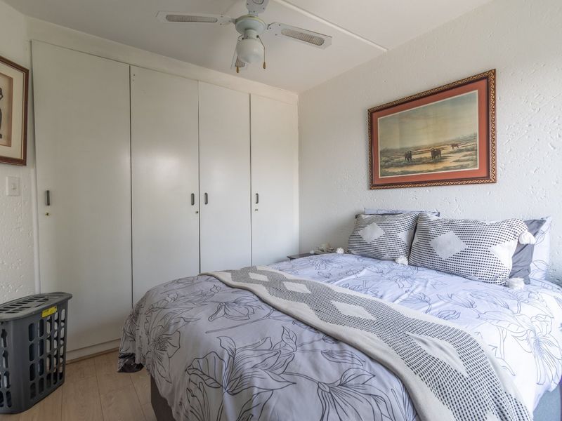 Serious Seller - 1 Bed 1 Bath Upstairs Apartment LOCATION LOCATION - Photo 10