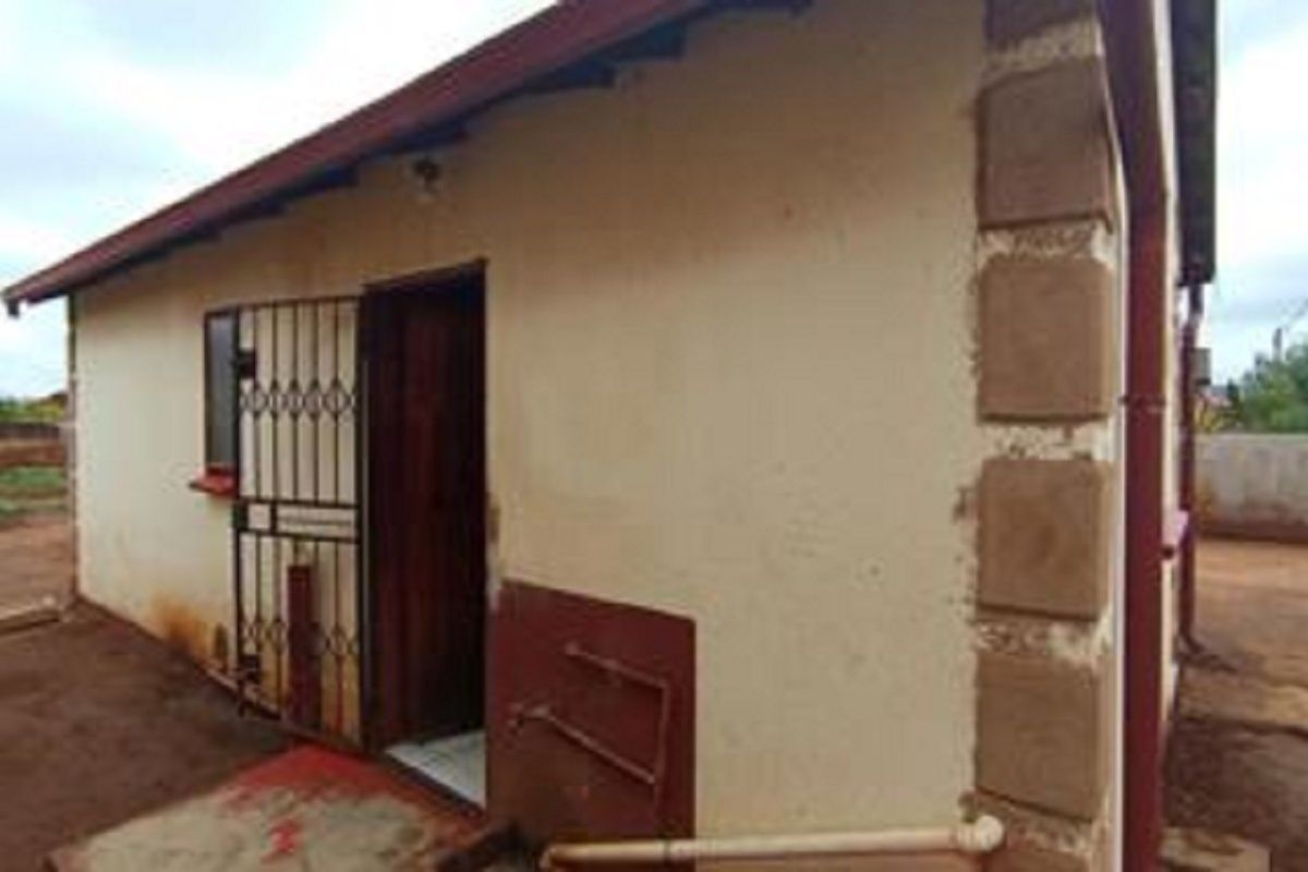 Two bedroom for sale at soshanguve - Photo 2