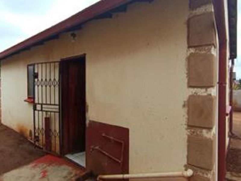 Two bedroom for sale at soshanguve - Photo 2