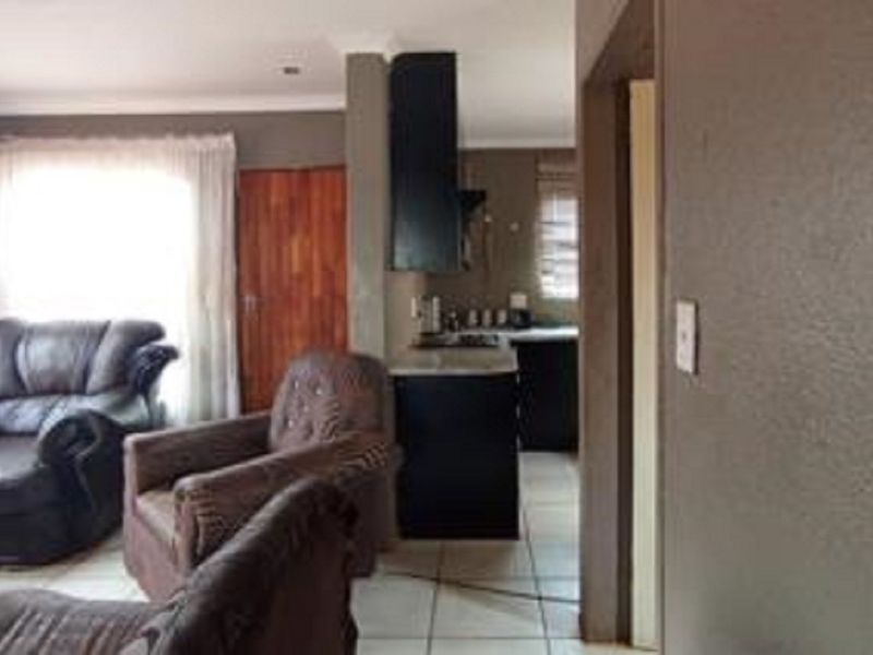 Two bedroom for sale at soshanguve - Photo 3