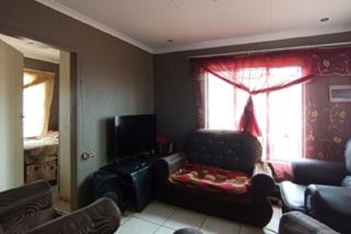 Two bedroom for sale at soshanguve - Photo 4
