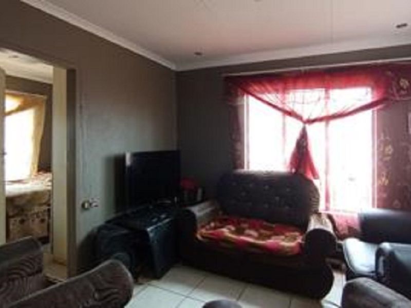 Two bedroom for sale at soshanguve - Photo 4