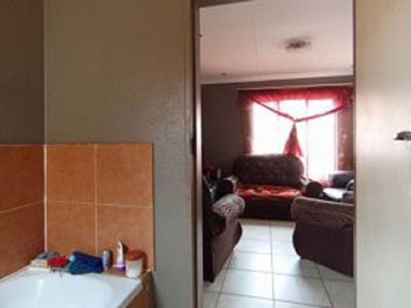 Two bedroom for sale at soshanguve - Photo 9