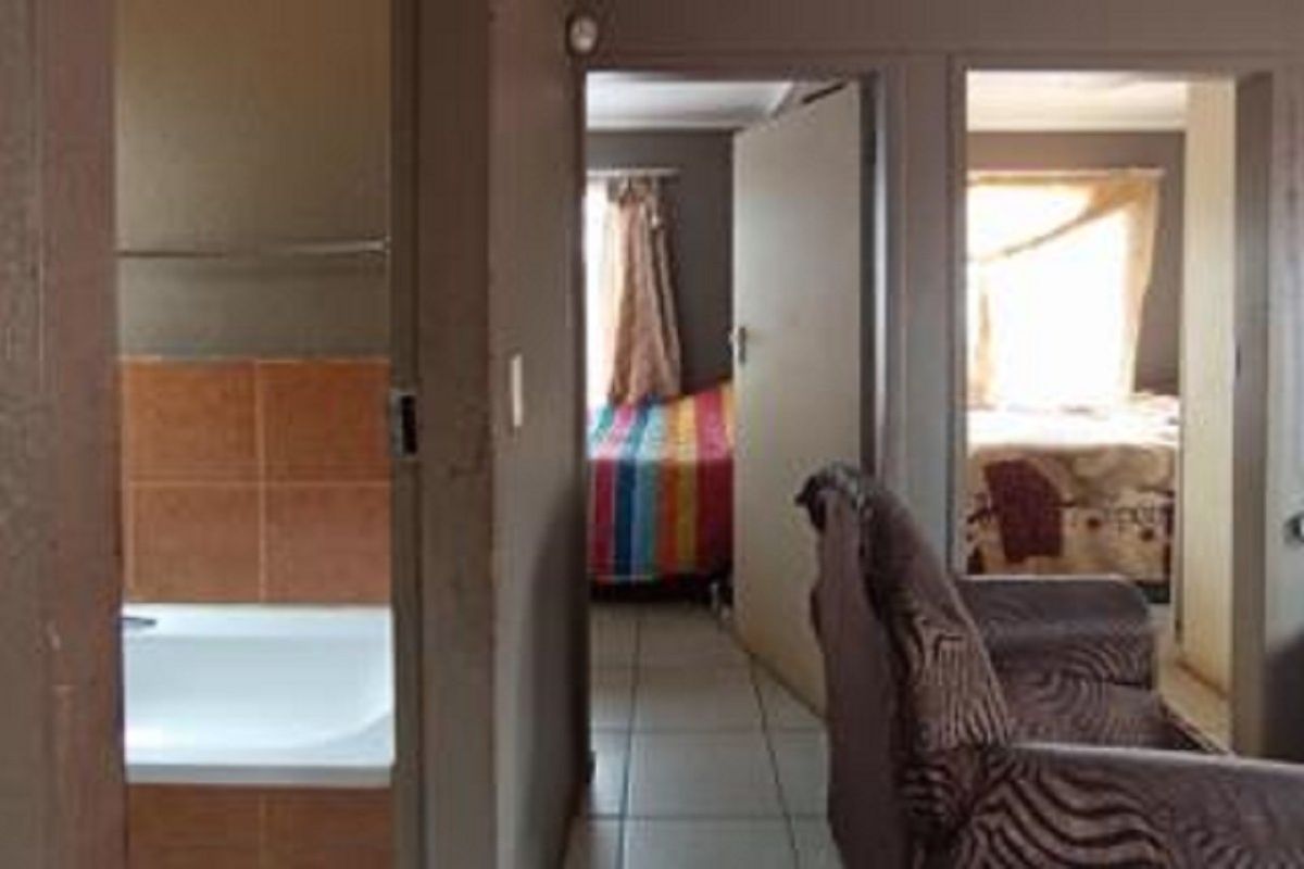 Two bedroom for sale at soshanguve - Photo 5