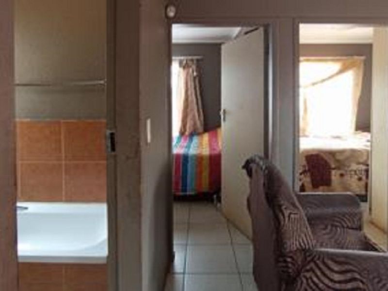 Two bedroom for sale at soshanguve - Photo 5
