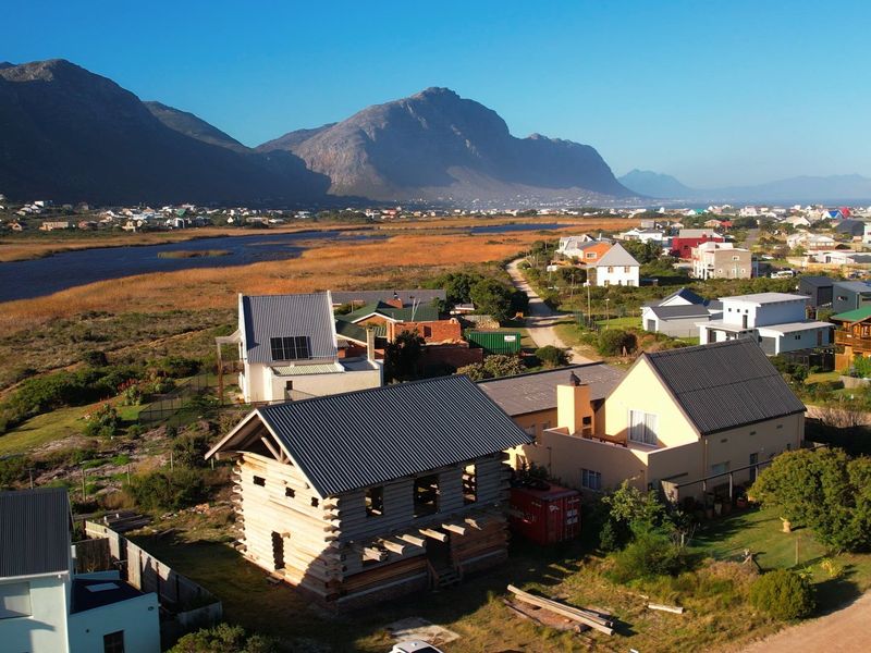 3 Bedroom house in Betty's bay - Photo 3