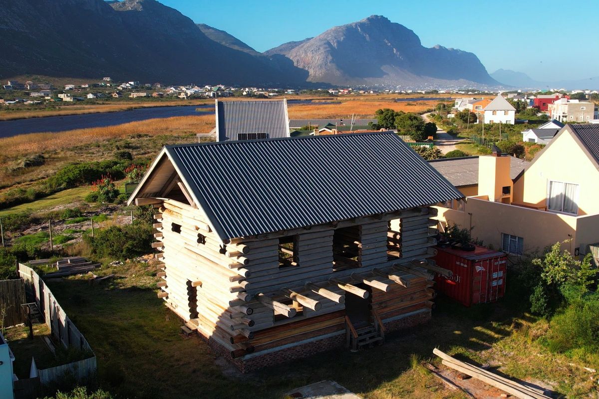 3 Bedroom house in Betty's bay - Photo 2