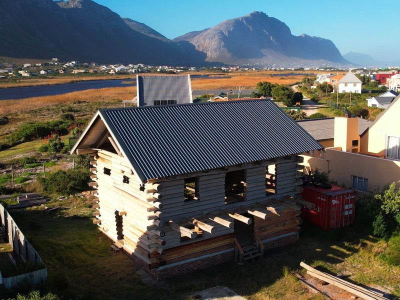 3 Bedroom house in Betty's bay - Photo 2