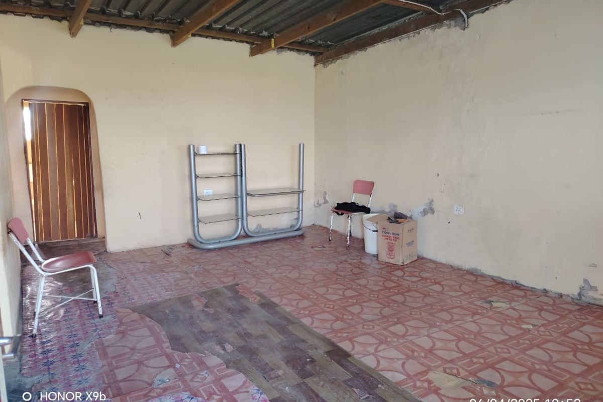 2-Bedroom House for Sale in Embhekweni, Mdantsane - Photo 2