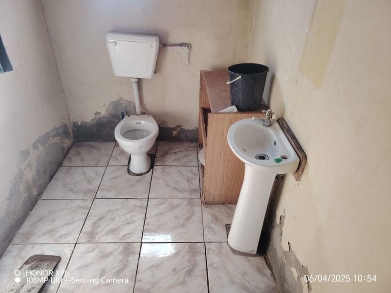 2-Bedroom House for Sale in Embhekweni, Mdantsane - Photo 7