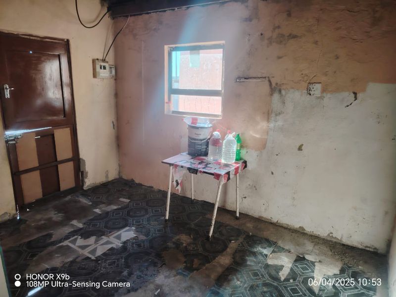 2-Bedroom House for Sale in Embhekweni, Mdantsane - Photo 4