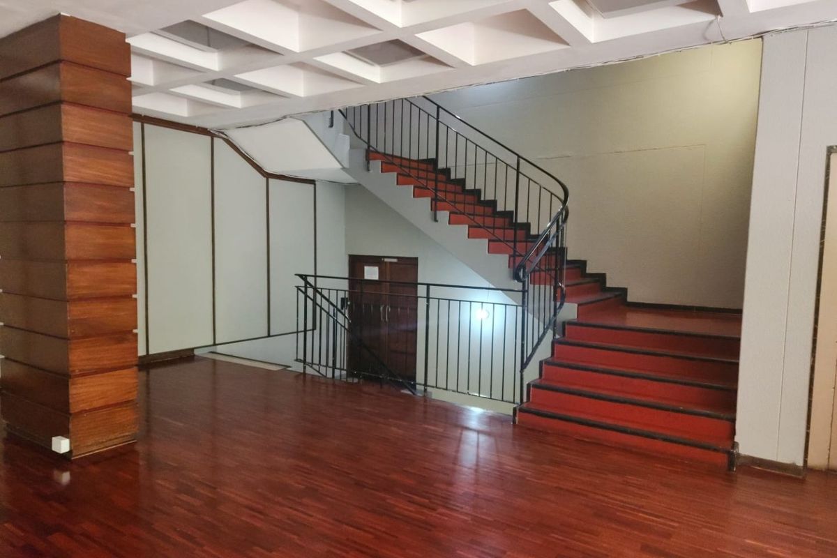 LOOKING FOR SPACE, SECURITY AND CENTRALLY POSITIONED HOME? THEN READ ON !!!! - Photo 5