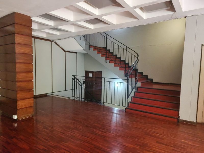 LOOKING FOR SPACE, SECURITY AND CENTRALLY POSITIONED HOME? THEN READ ON !!!! - Photo 5