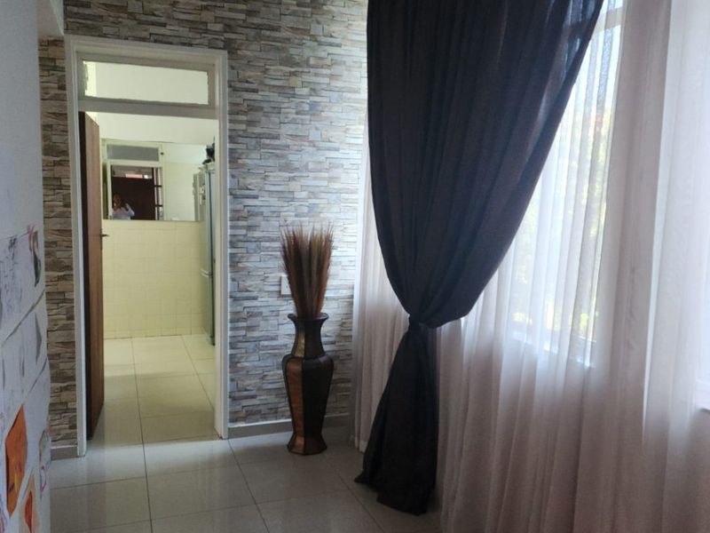 LOOKING FOR SPACE, SECURITY AND CENTRALLY POSITIONED HOME? THEN READ ON !!!! - Photo 9