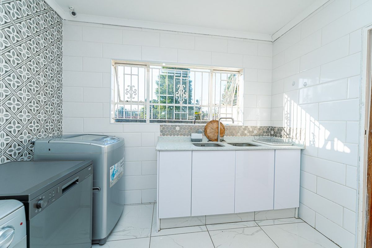 Exquisite Turnkey Face Brick Home with Luxurious Features - Photo 4