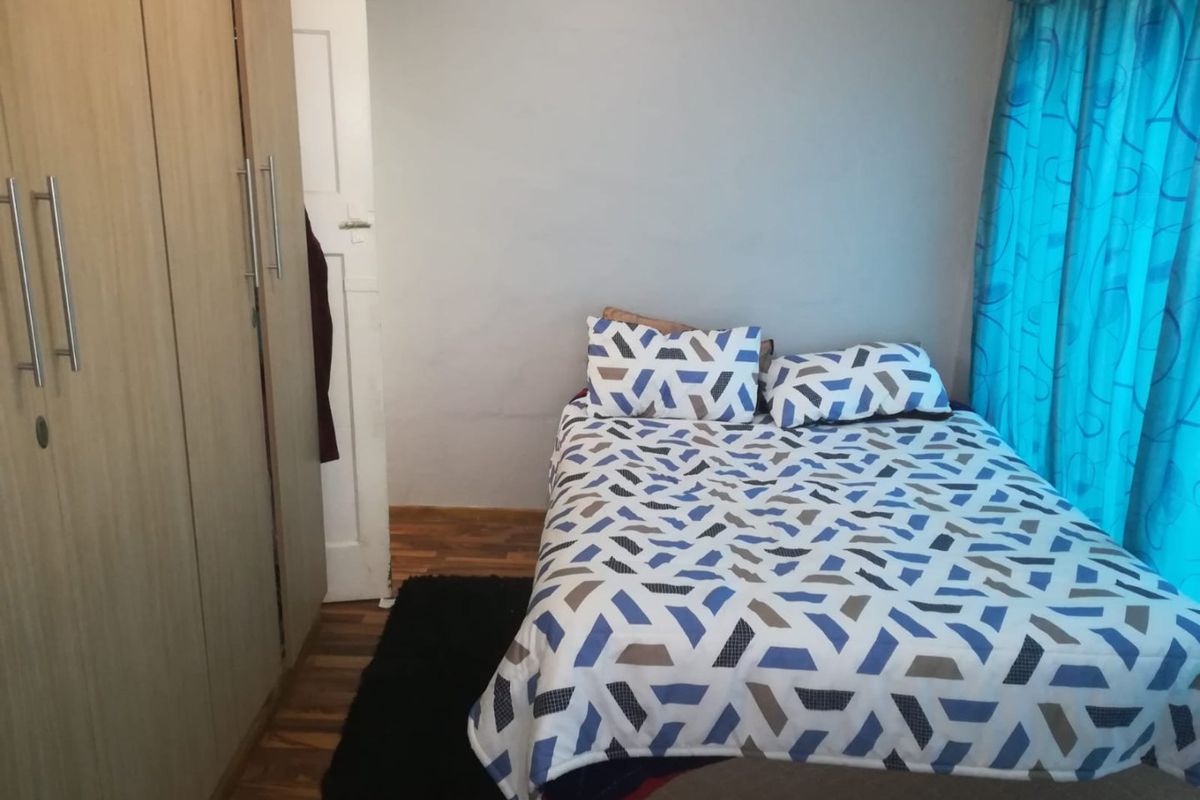 Charming 2-Bedroom Home with Bonus Outbuilding in Convenient Schauderville - Photo 5