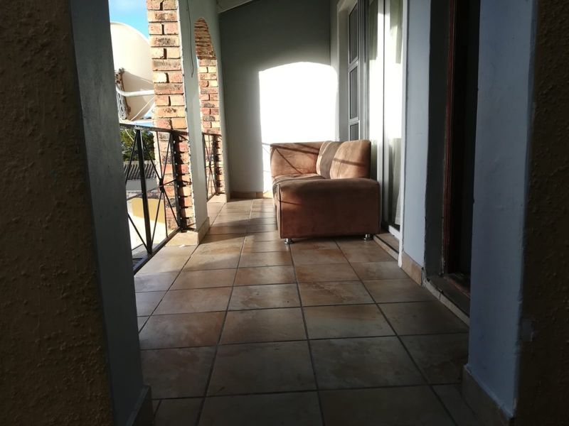 Charming 2-Bedroom Home with Bonus Outbuilding in Convenient Schauderville - Photo 10