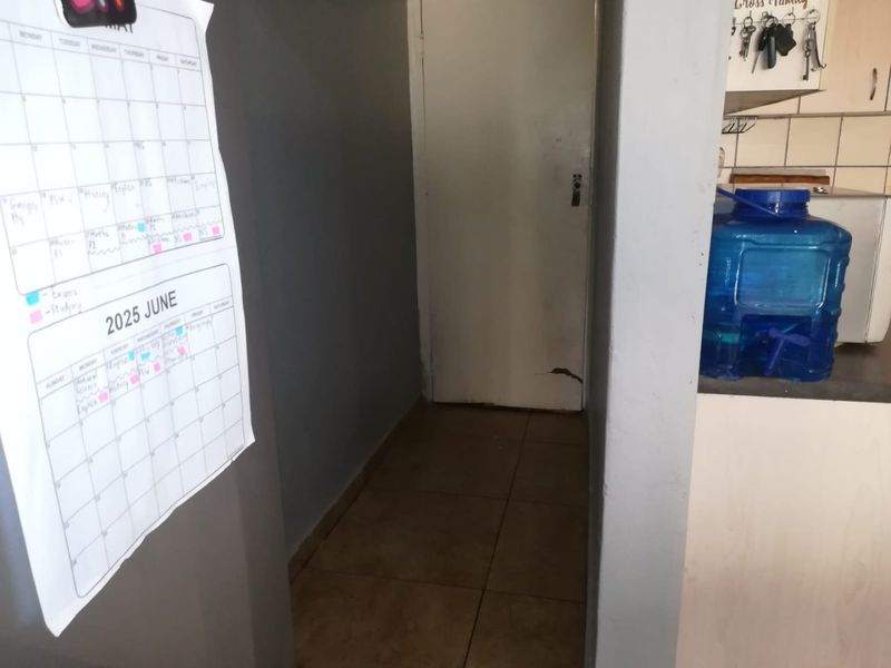 Charming 2-Bedroom Home with Bonus Outbuilding in Convenient Schauderville - Photo 9